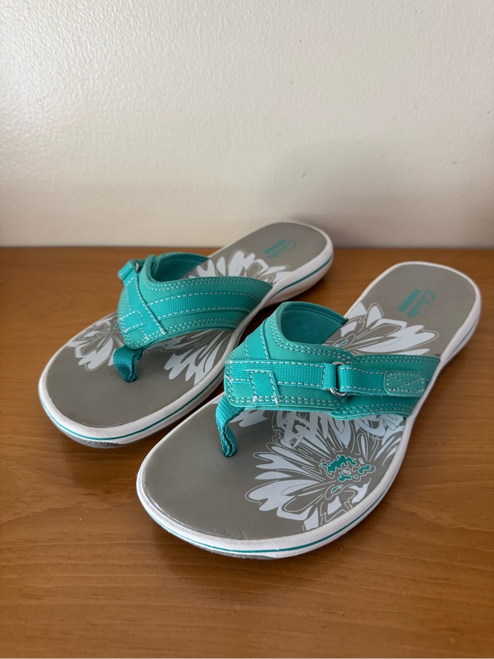Clarks Turquoise Colored Thong Sandals - Size 7